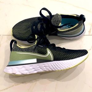 Nike infinity react, black and teal/light green. Size 8.